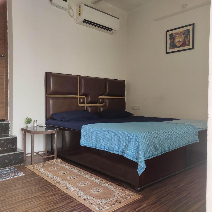 Ira Homestay Mathura - Divine Spiritual Stay Exterior photo